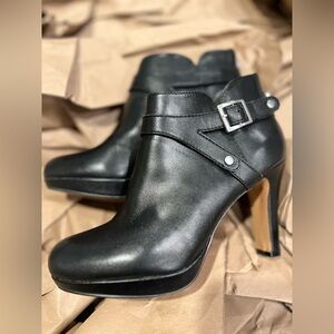 Adrienne vittadini platform ankle boots, fine leather, 7M, gently used